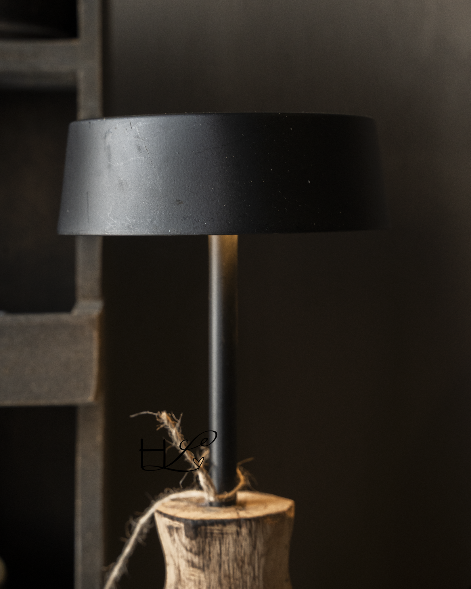 Stoere Houten Tafellamp – ca. 15 × 15 × 41 cm -3