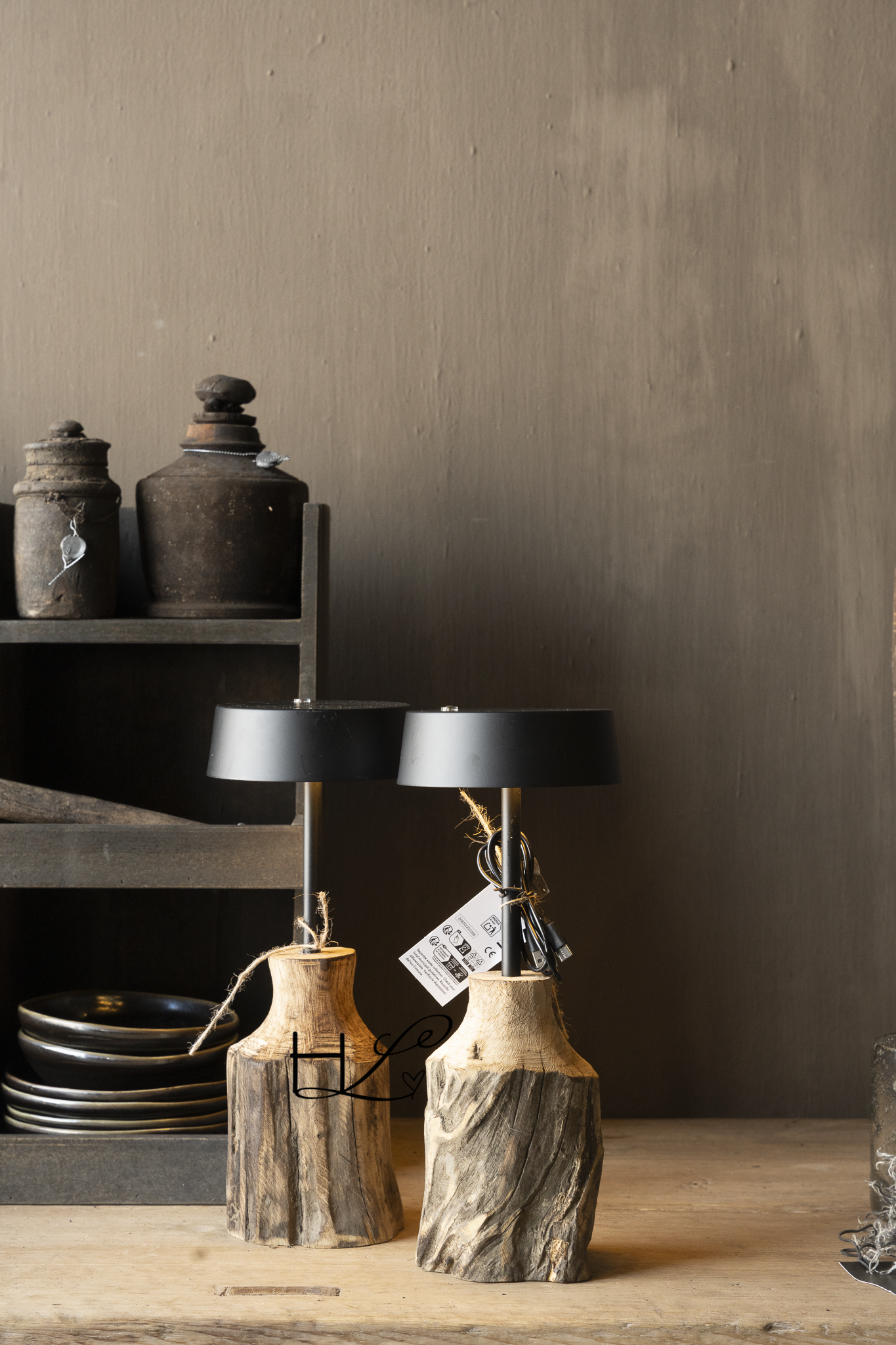 Stoere Houten Tafellamp – ca. 15 × 15 × 41 cm -4