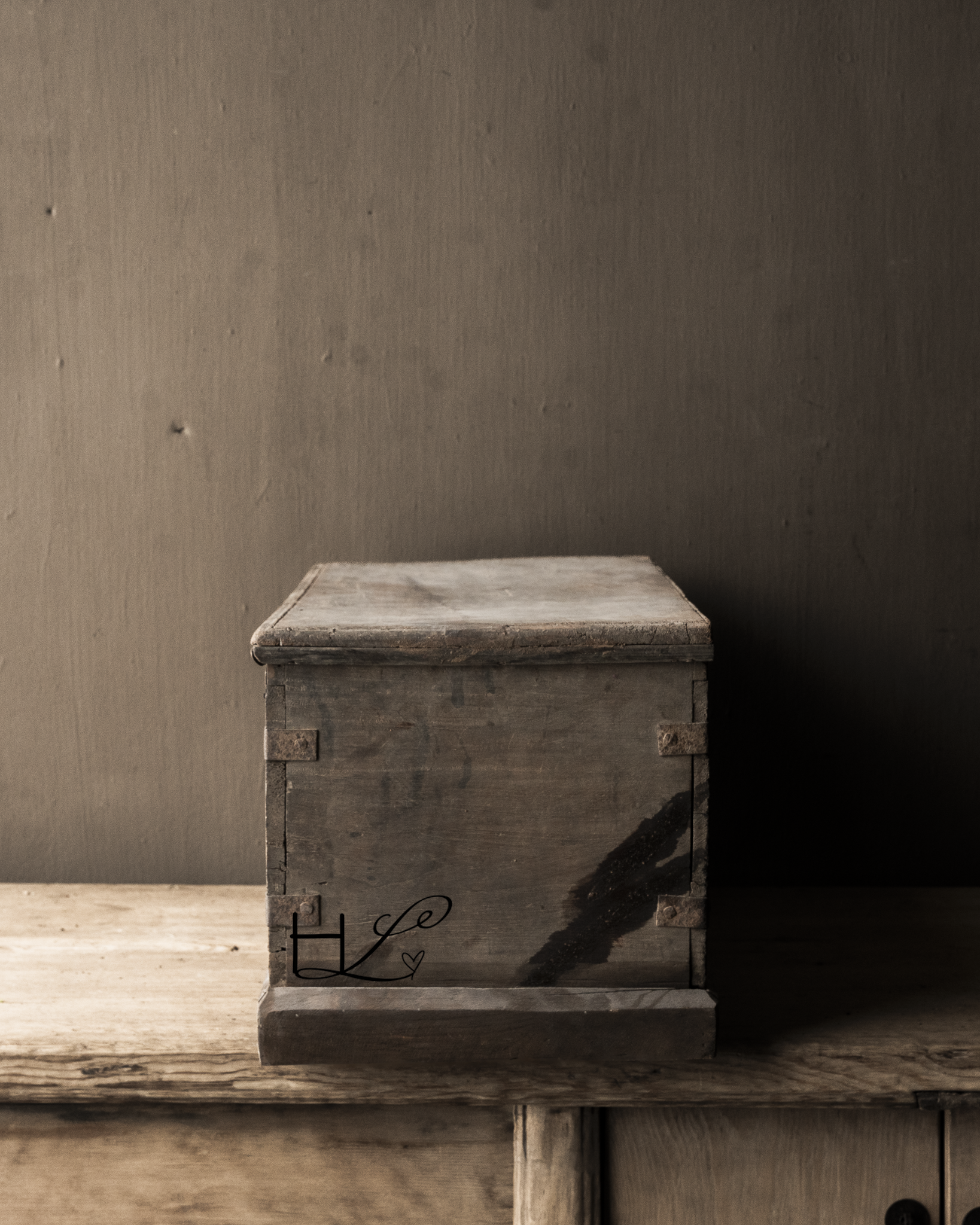 Old Antique Authentic wooden chest HOFFZ-4