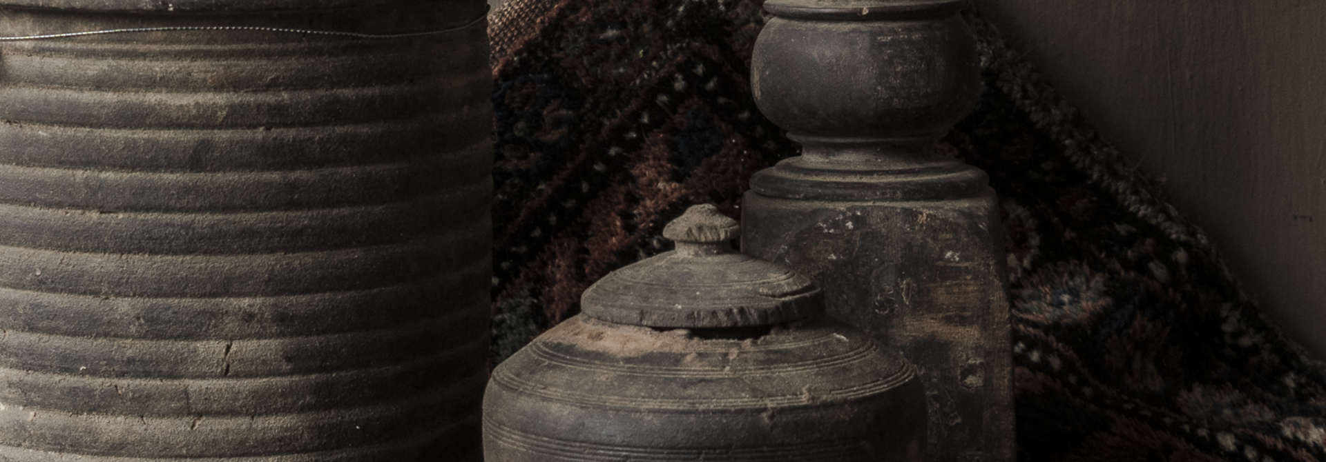 Originele Oude houten Nepalees Kruikje /Potje met deksel HOFFZ