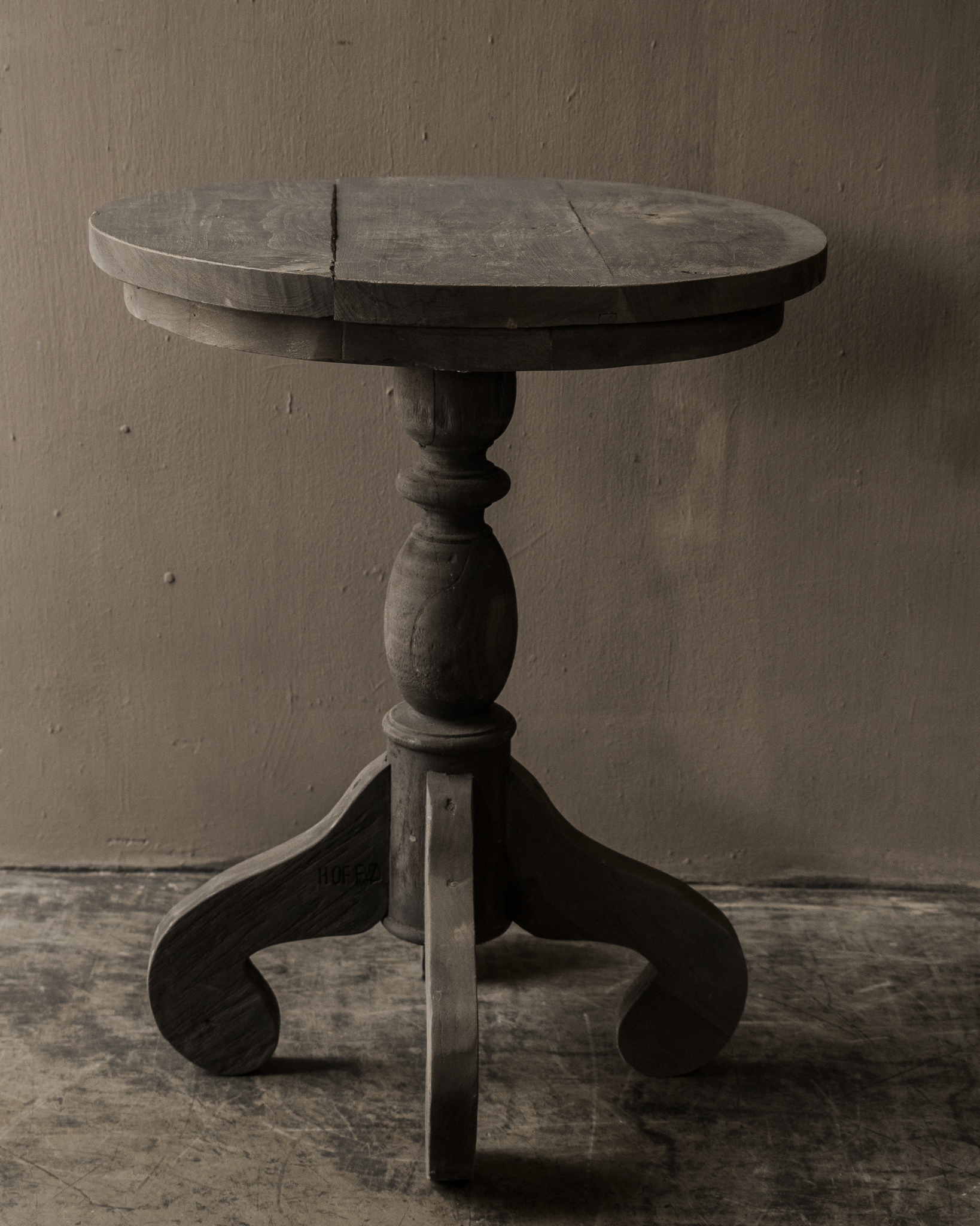 Stoer oud houten Wijntafel /Ronde tafel HOFFZ-3