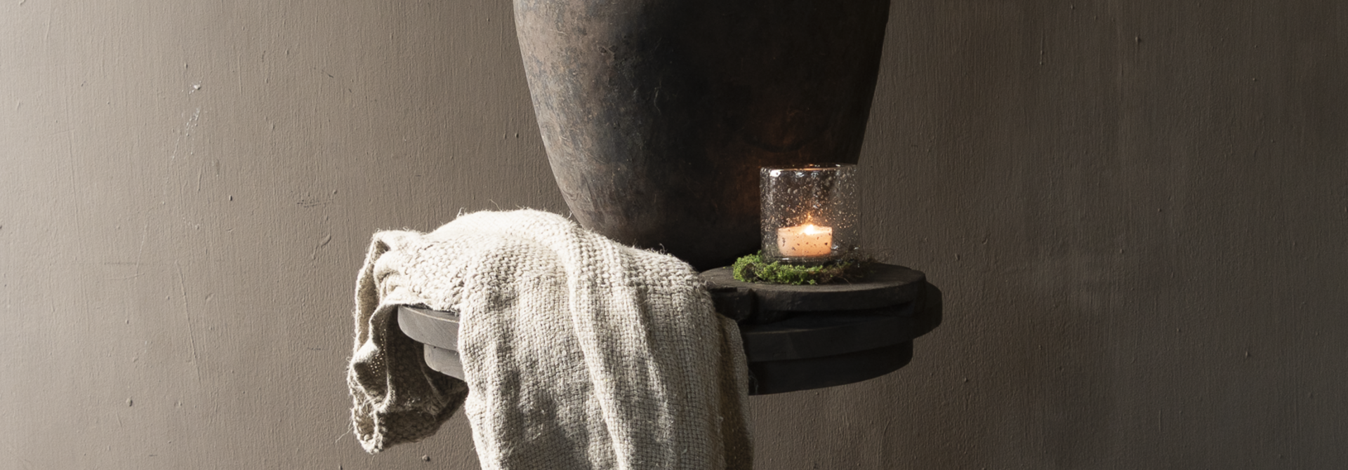 Stoer oud houten Wijntafel /Ronde tafel HOFFZ