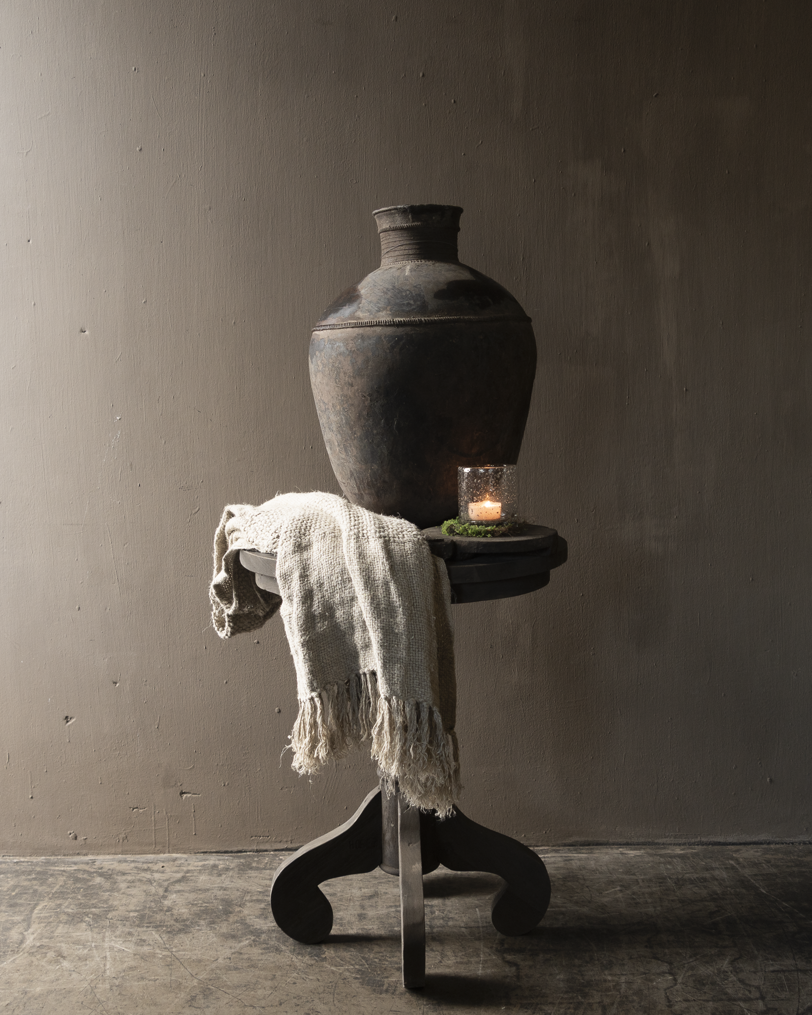 Stoer oud houten Wijntafel /Ronde tafel HOFFZ-1