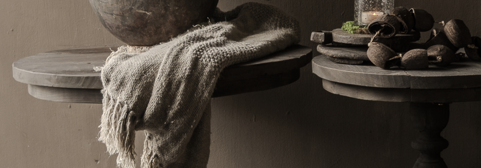 Stoer oud houten Wijntafel /Ronde tafel HOFFZ