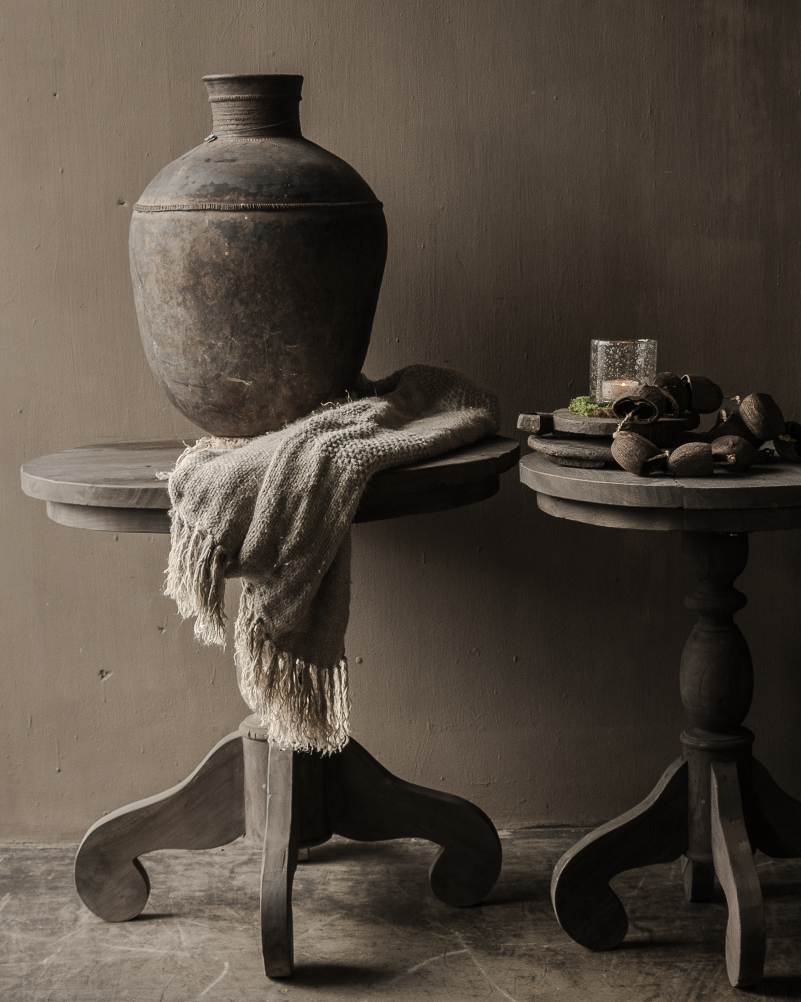 Stoer oud houten Wijntafel /Ronde tafel HOFFZ-1