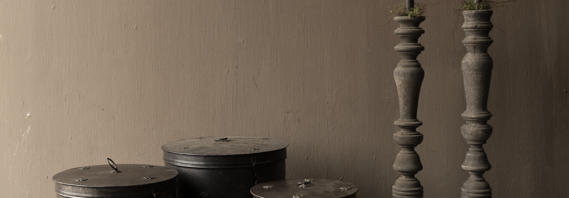 Set aus drei Eisendosen