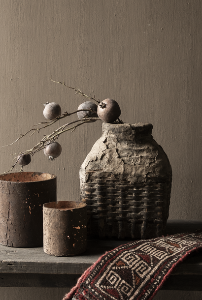 Einzigartiger alter Tonkorb/Krug