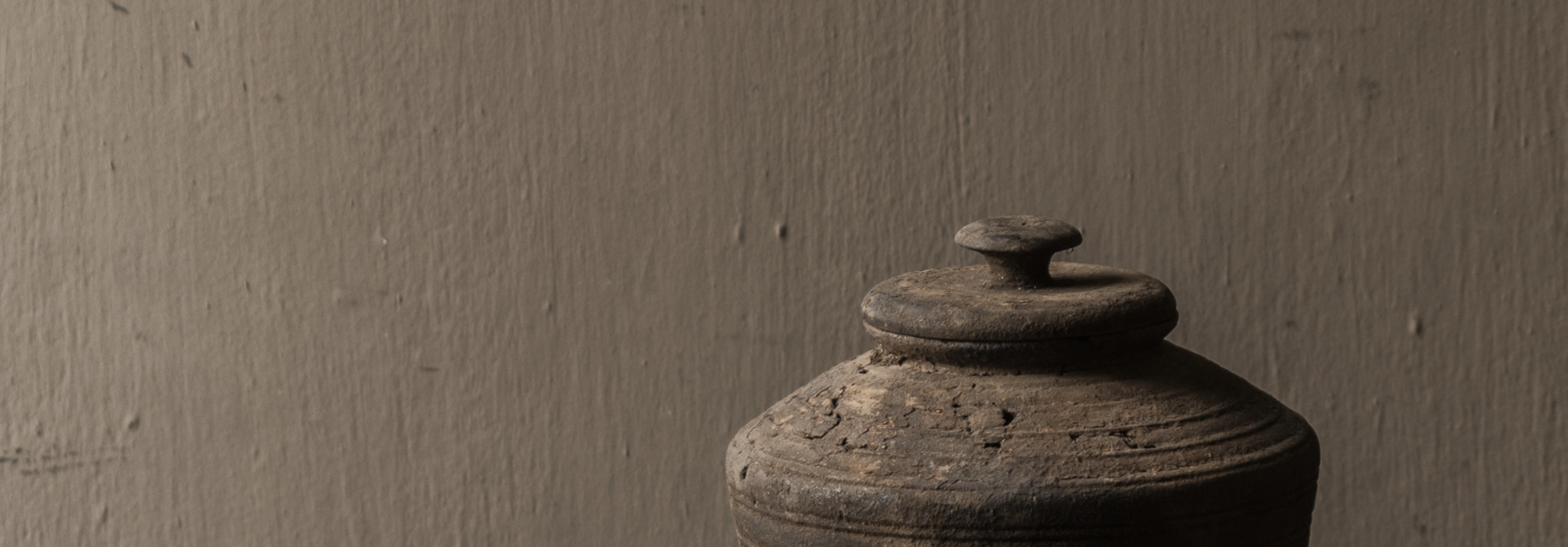 Original Old wooden Nepalese Pot with lid HOFFZ