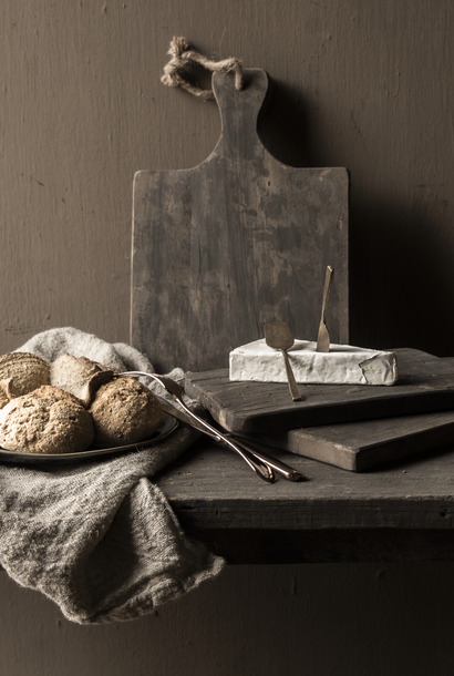 Old wooden breadboard / cutting board Aura Peeperkorn