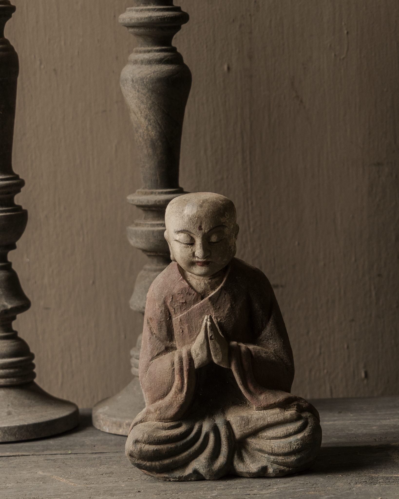 Antiek klein houten monnik beeldje-2