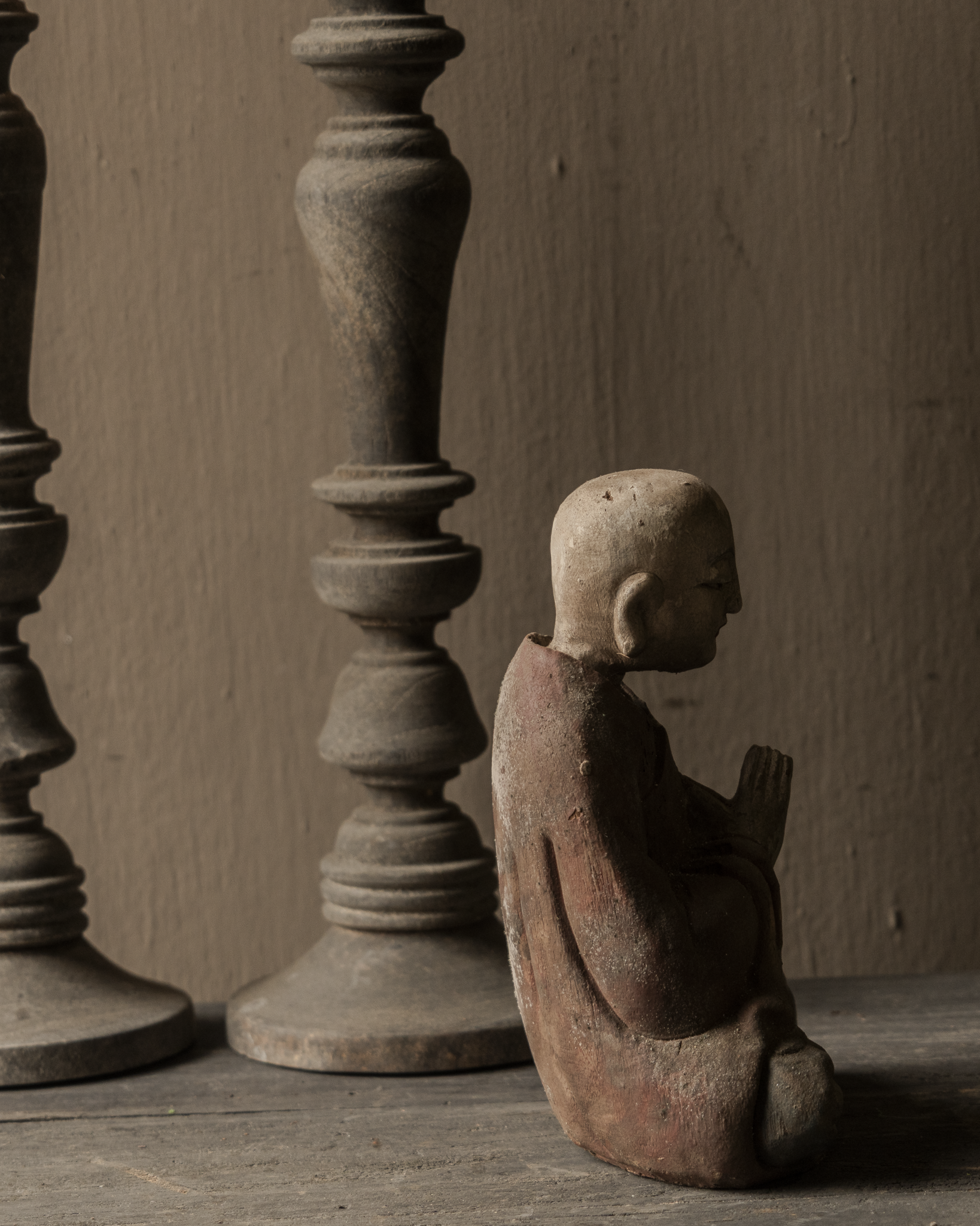 Antiek klein houten monnik beeldje-5