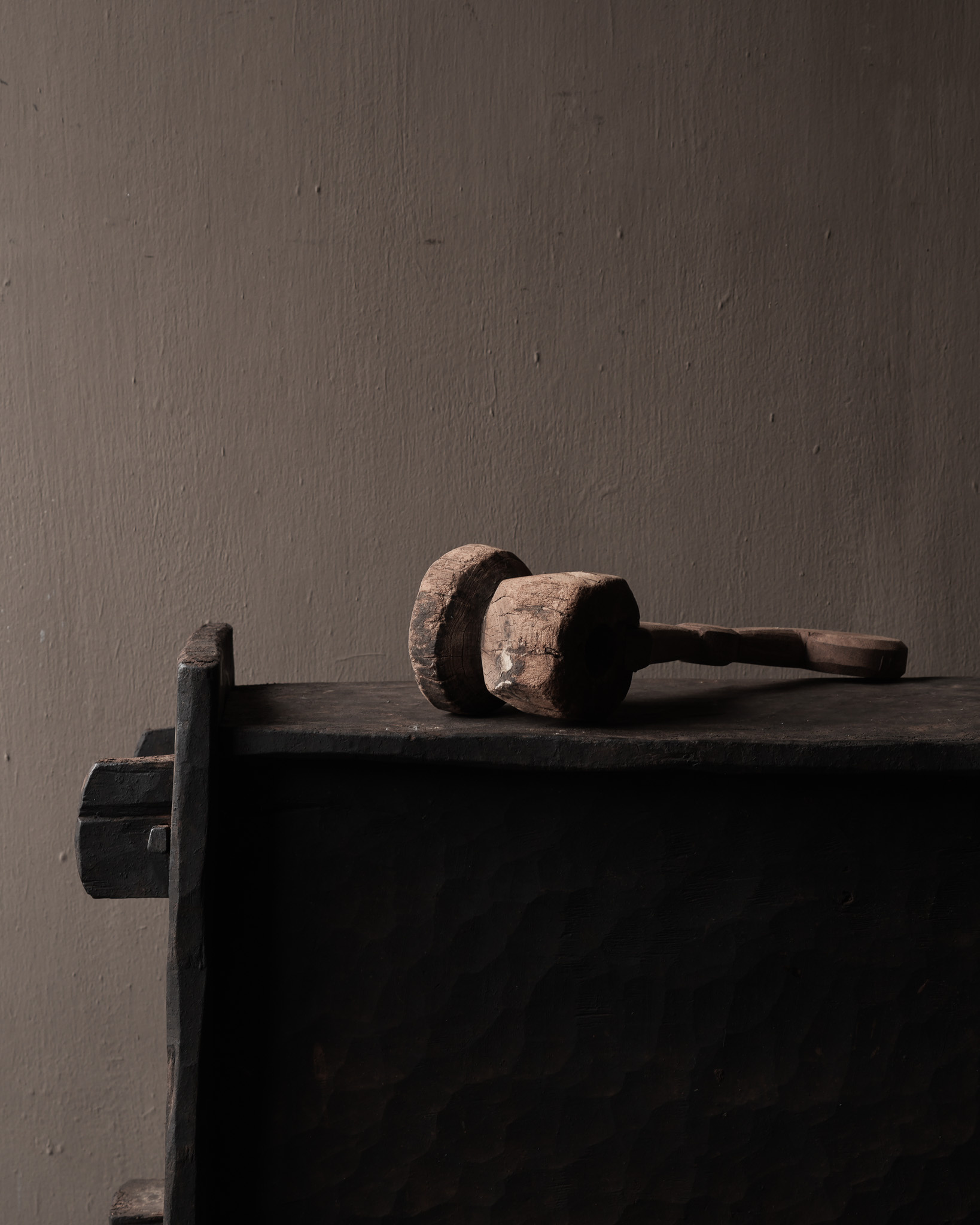 Stoer houten wabi sabi kandelaar van oud onderdeel-4