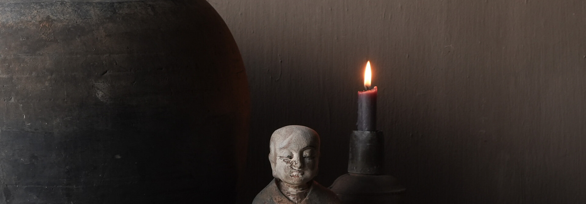 Antiek klein houten monnik beeldje