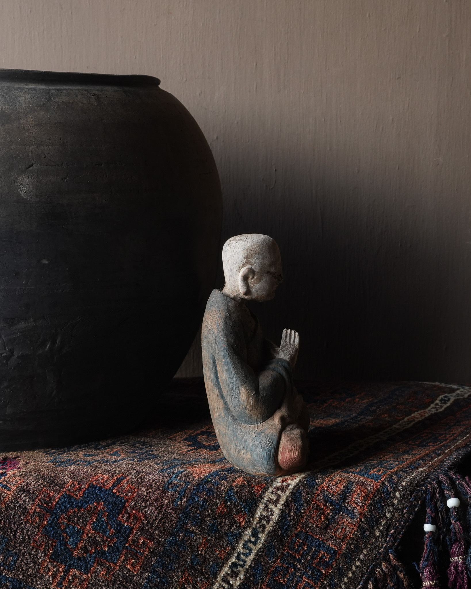 Antiek klein houten monnik beeldje-5