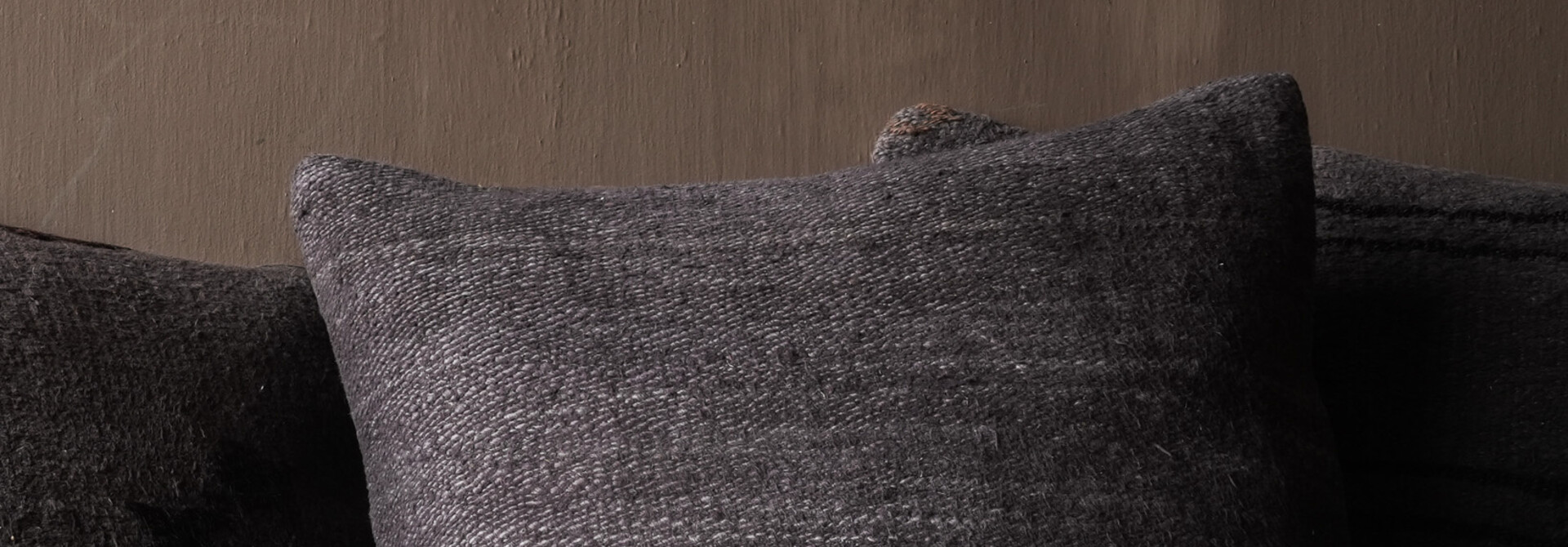 Beautiful sturdy hemp cushion in anthracite gray