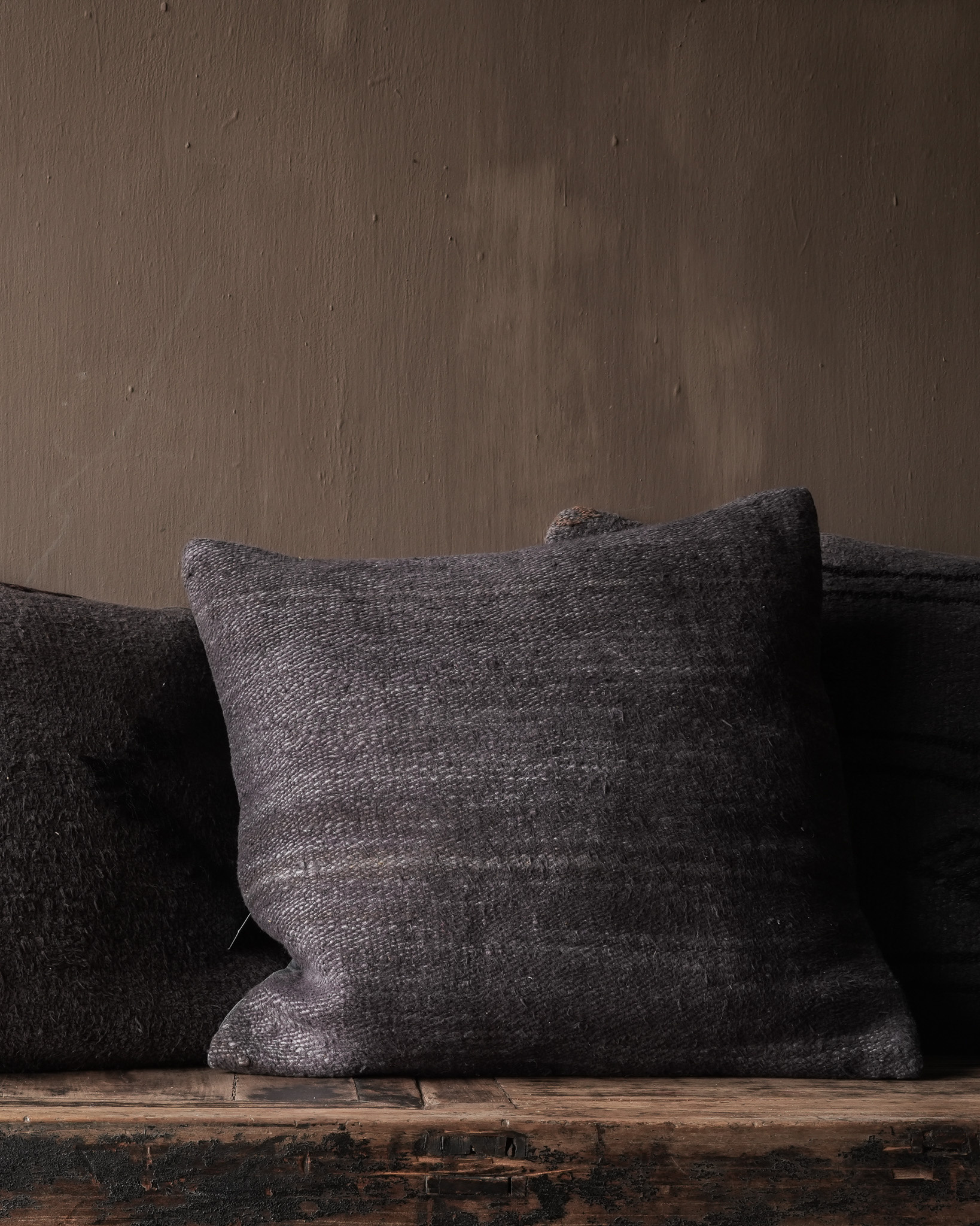 Beautiful sturdy hemp cushion in anthracite gray-1