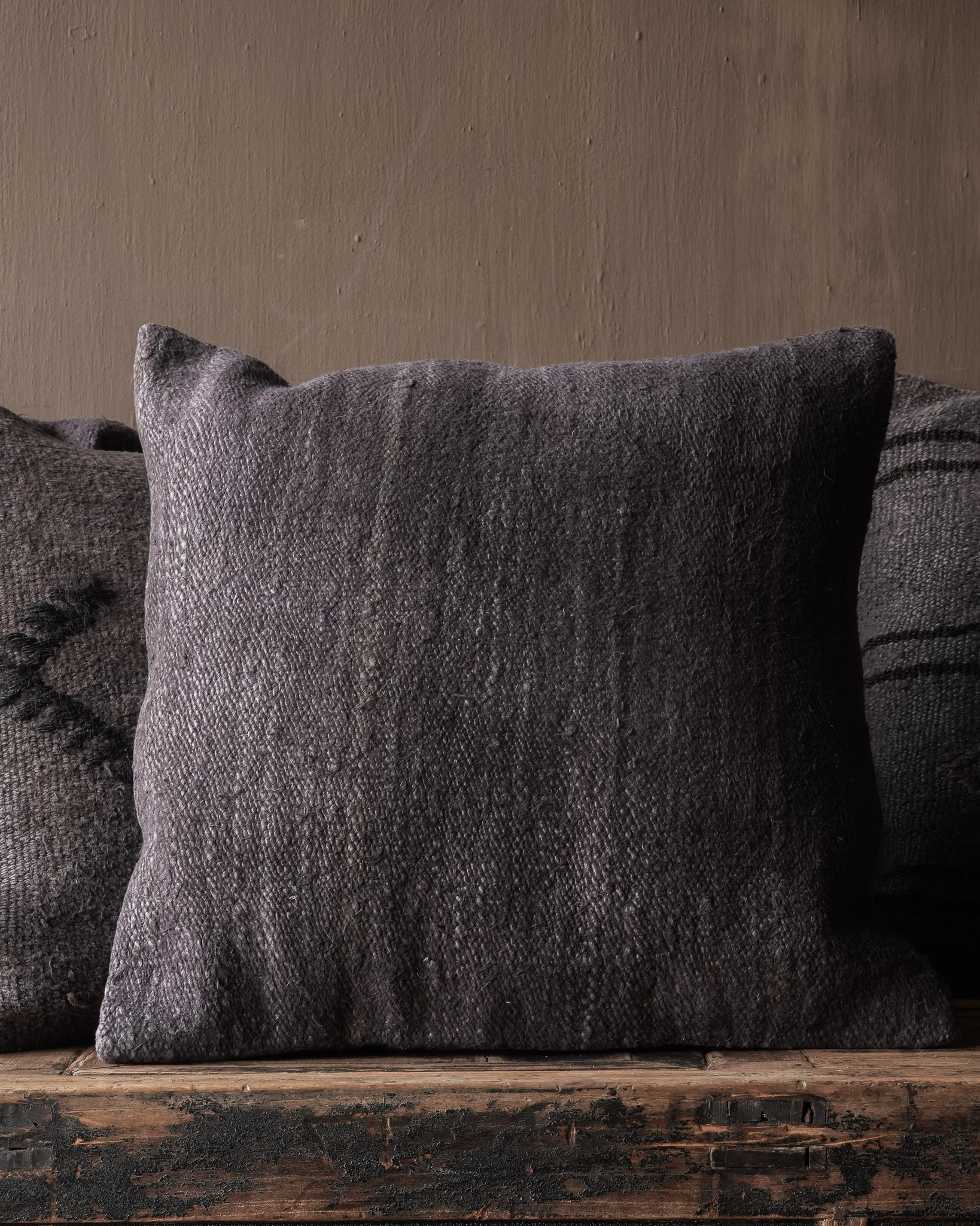 Beautiful sturdy hemp cushion in anthracite gray-2