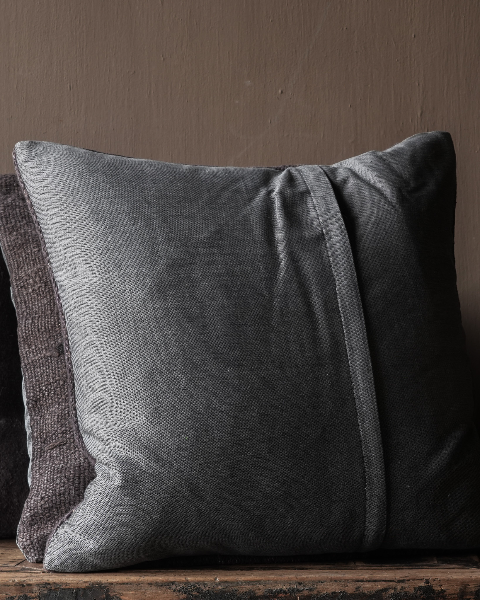 Beautiful sturdy hemp cushion in anthracite gray-3