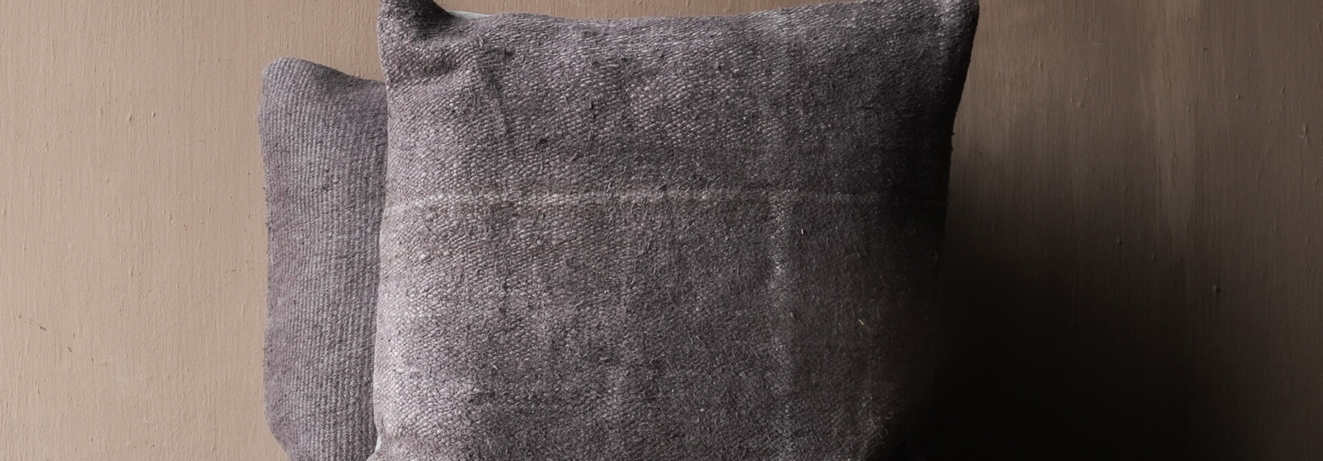 Beautiful sturdy hemp cushion in anthracite gray
