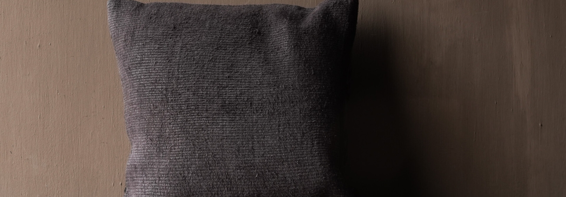 Beautiful sturdy hemp cushion in anthracite gray