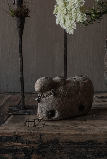 Authentischer Nandi aus Holz, heilige Kuh mit kleinem