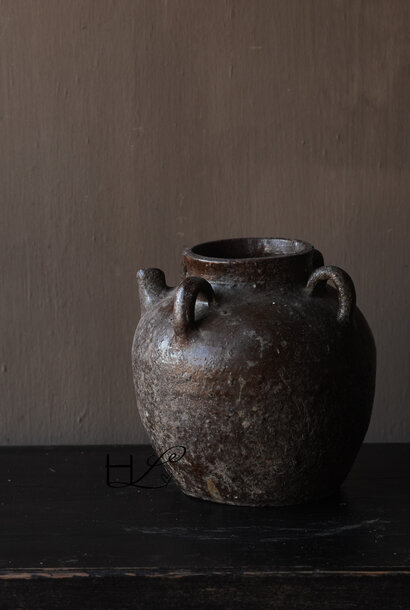 Authentic Yunnan jar with spout