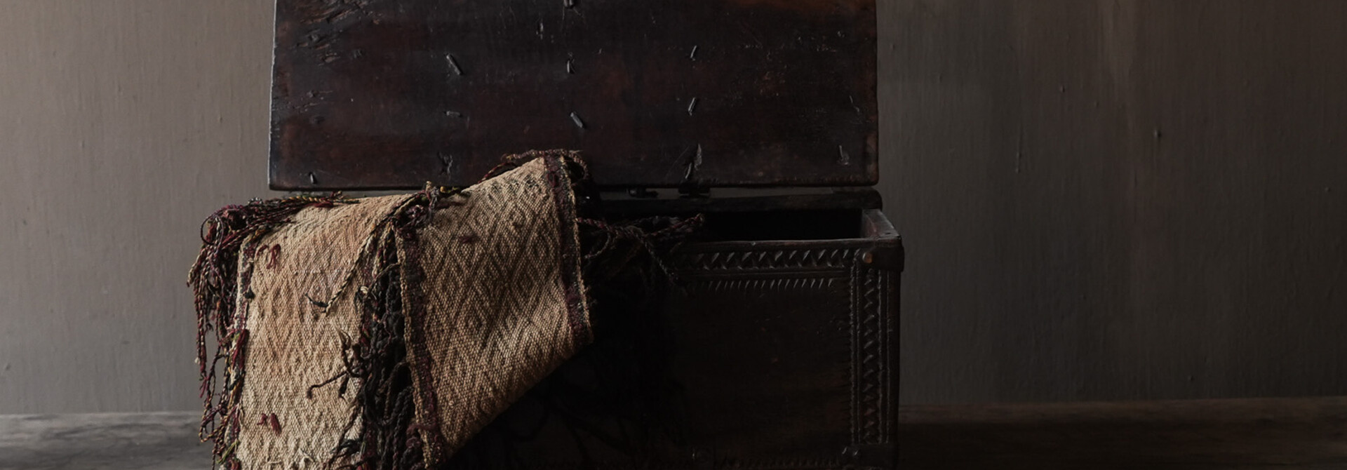 Authentiek oud houten antieke Dauri box