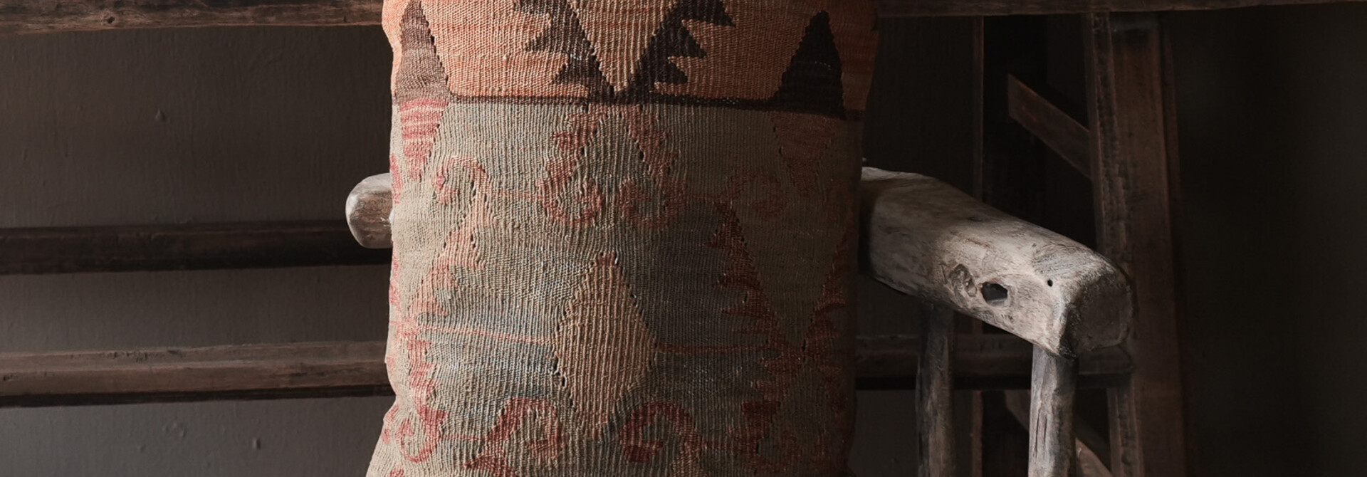 Einzigartiges, robustes Kelim-Kissen – 40 x 60 cm | Vintage-Kelim | Füllung inklusive