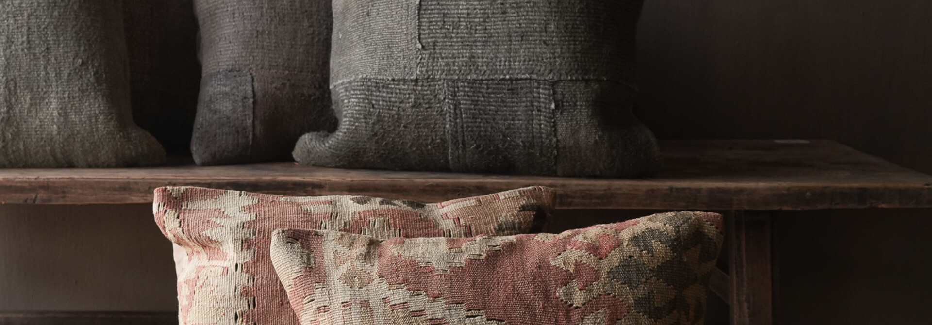 Uniek vintage kelim kussen – warme aardetinten | 50x50 cm | inclusief vulling