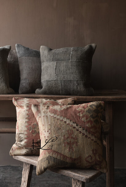 Uniek vintage kelim kussen – warme aardetinten | 50x50 cm | inclusief vulling