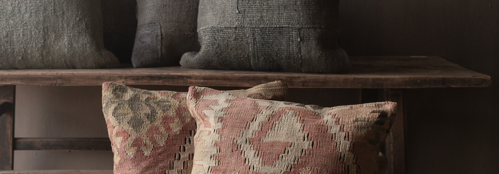 Uniek vintage kelim kussen – warme aardetinten | 50x50 cm | inclusief vulling