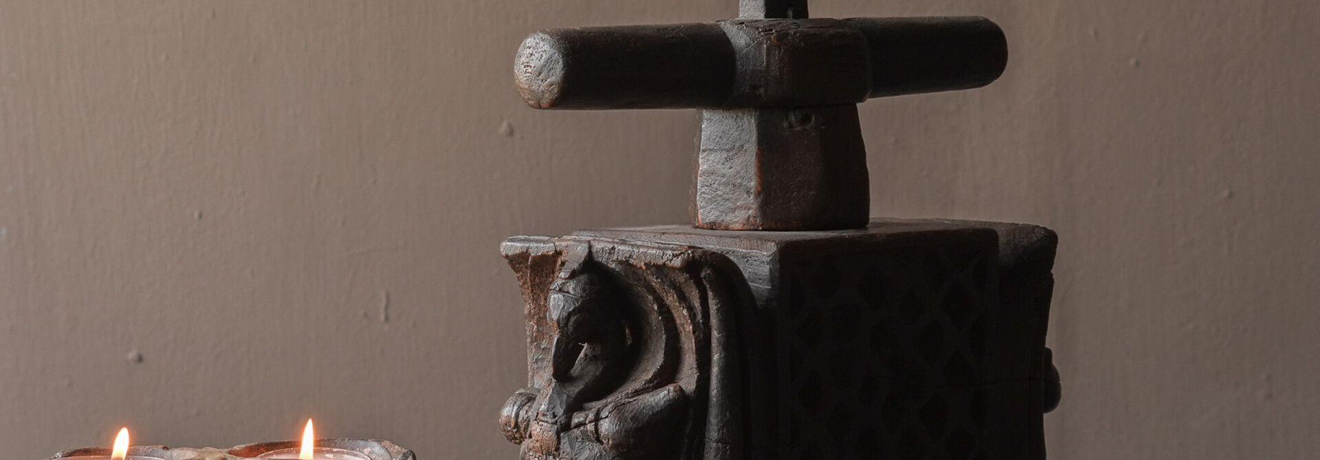 Antieke houten boterpers / specerijenpers – India