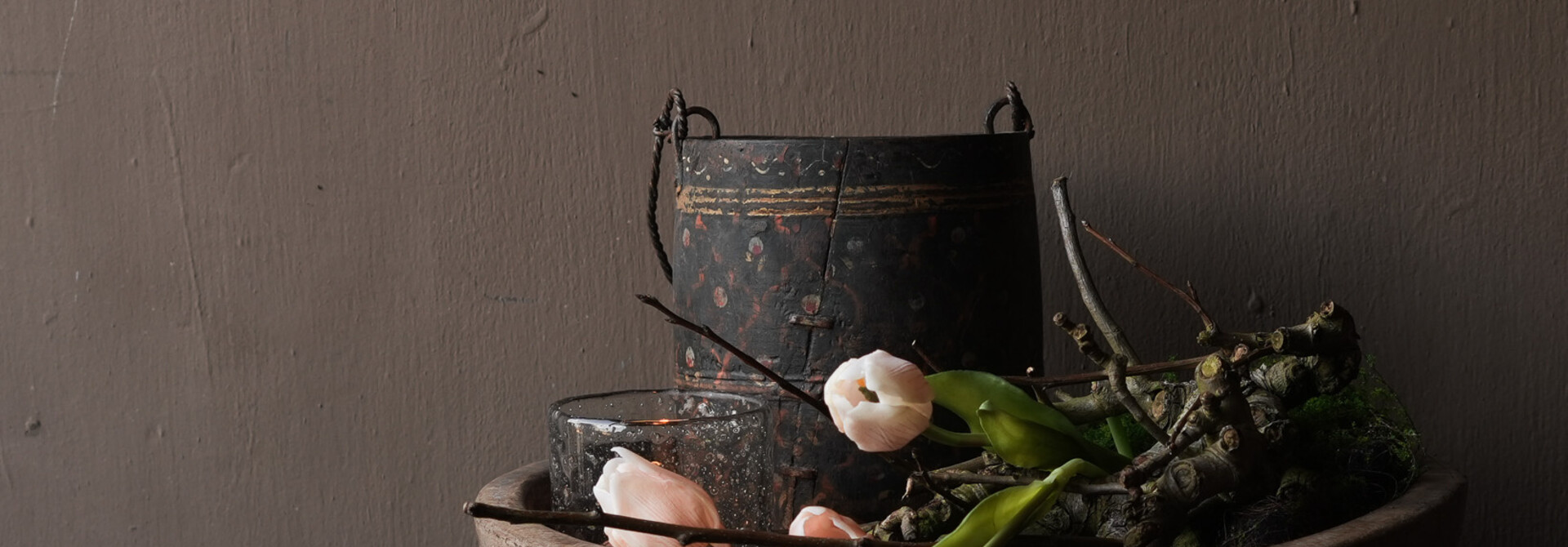 Schöne, robuste, einzigartige, unvollkommene Holzschale