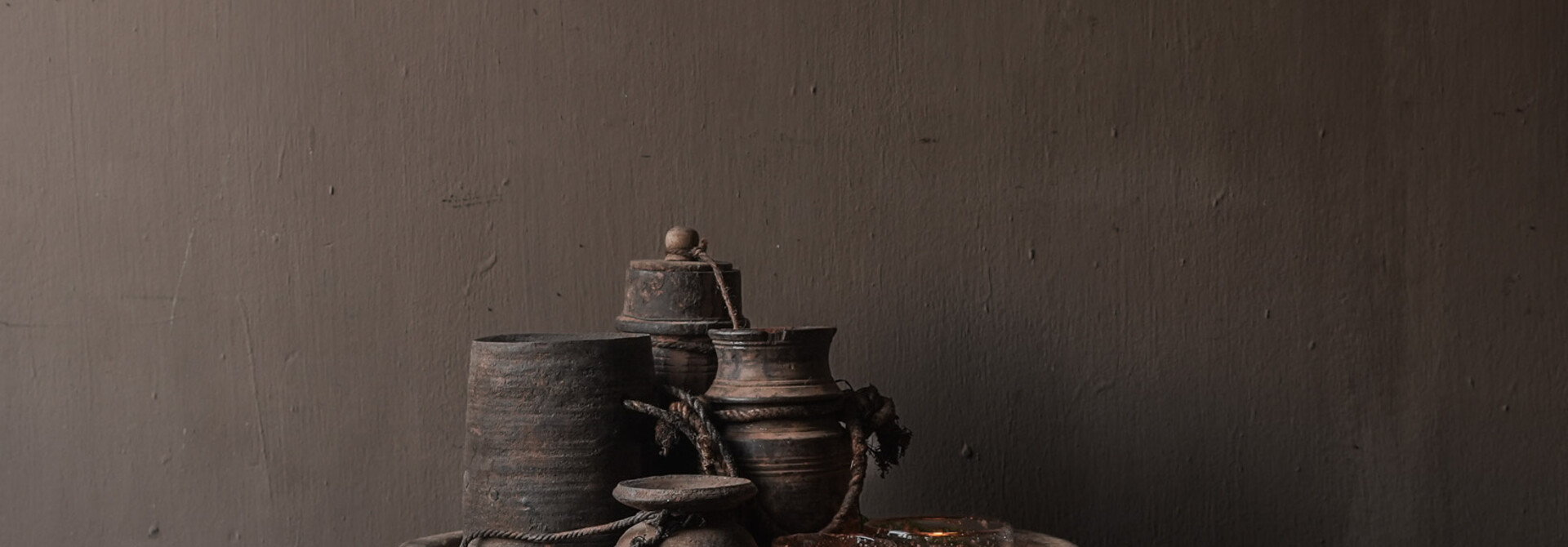 Schöne, robuste, einzigartige, unvollkommene Holzschale