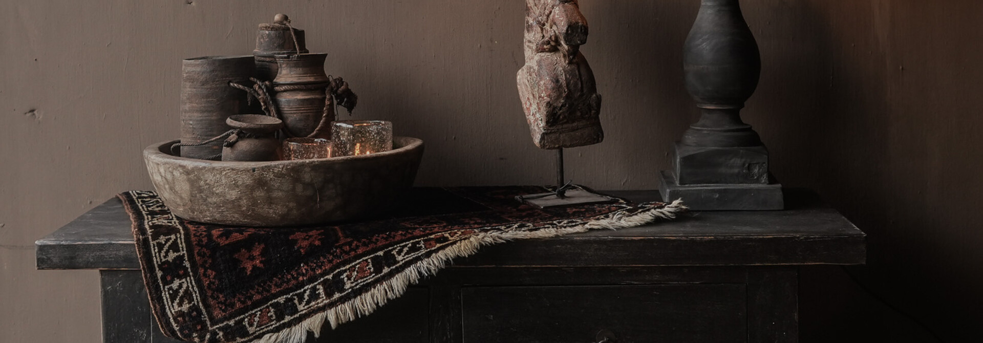 Stilvolles schwarzes Holzsideboard mit 5 Schubladen – rustikales Beistelltischmöbel