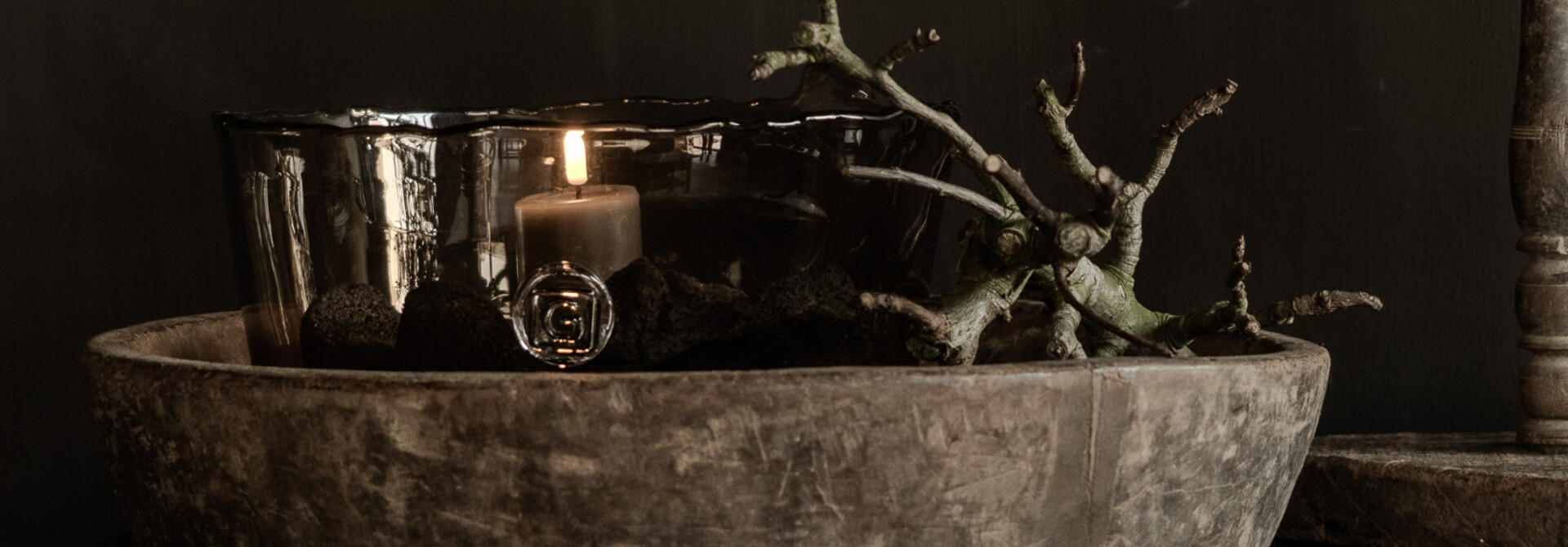 Schöne, robuste, einzigartige, unvollkommene Holzschale