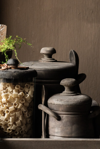 wooden pot with spoon Aura Peeperkorn