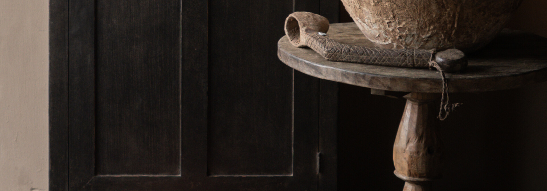 Antieke unieke wijntafel