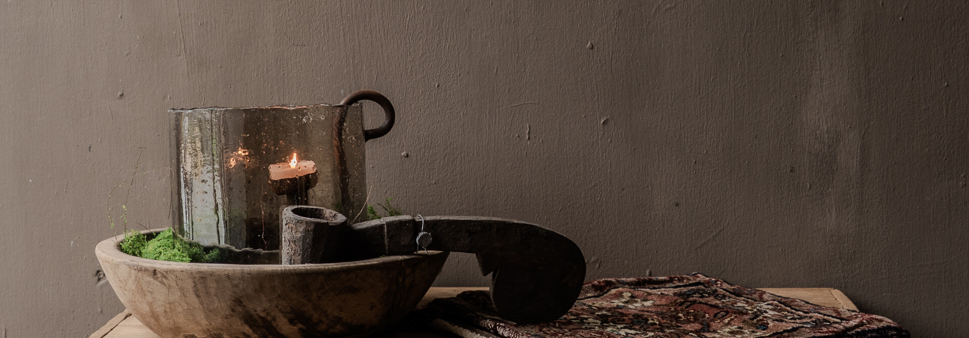 Kleiner, niedriger, authentischer Couchtisch aus Holz, einzigartiges Stück