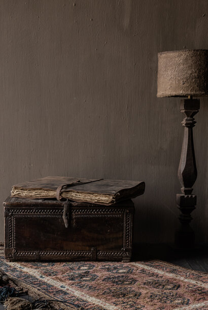 Authentische alte Dauri-Holzkiste