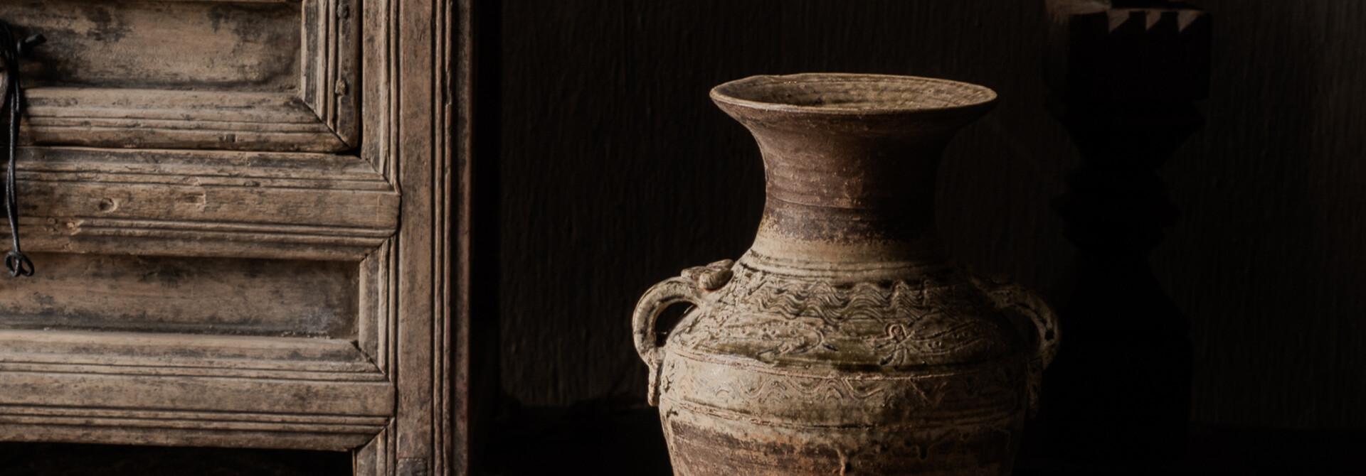 Oud aardewerk kruikje – authentiek en doorleefd