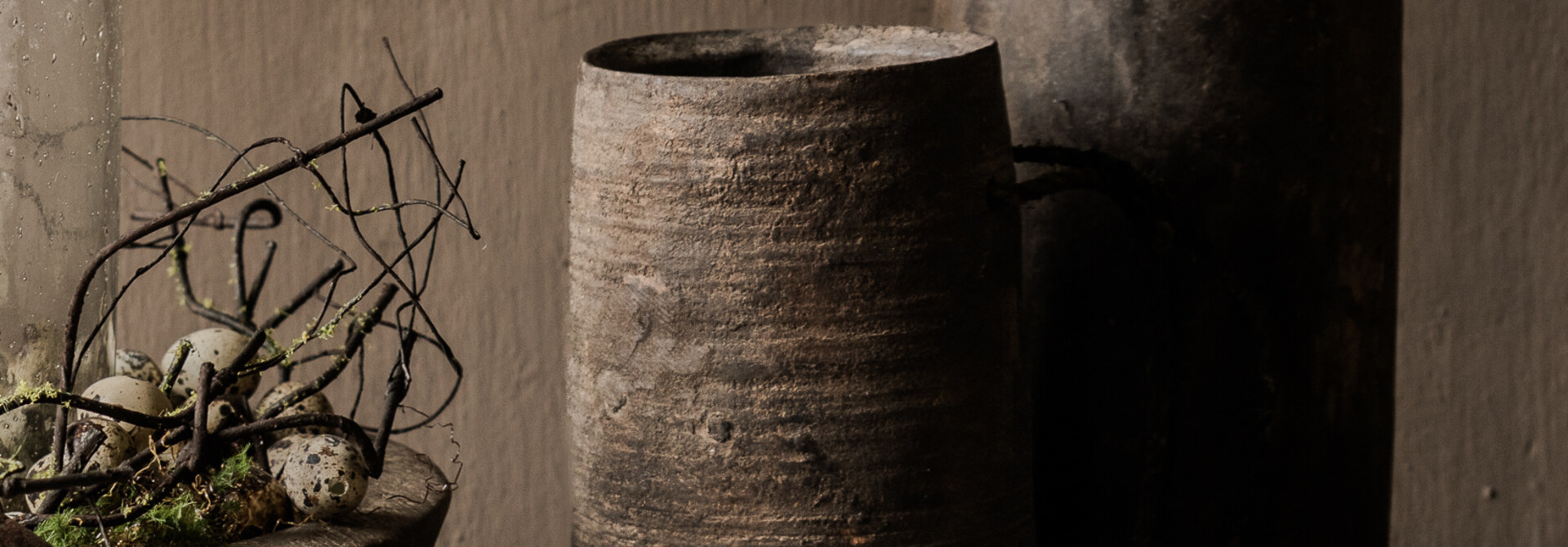 Oud Houten Nepalese Melkkruikje – Wabi Sabi & Authentiek