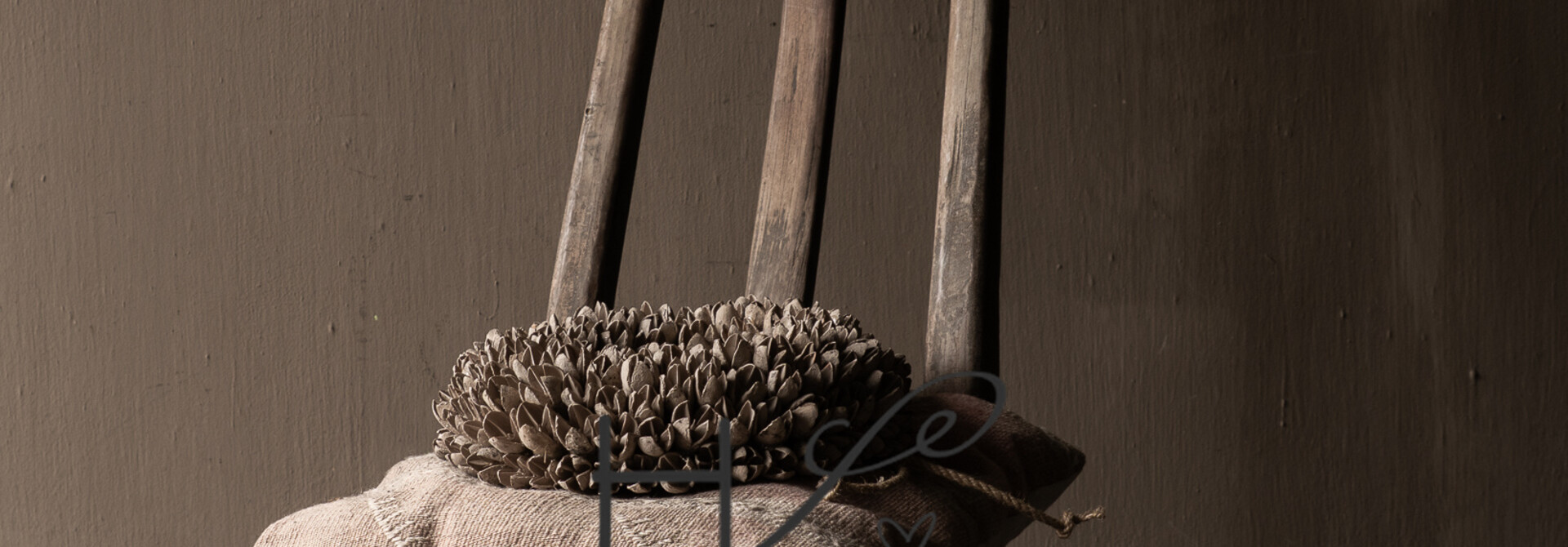 Einzigartiger antiker Bauernhausstuhl mit Ledersitz | Seltenes Dekorationsobjekt