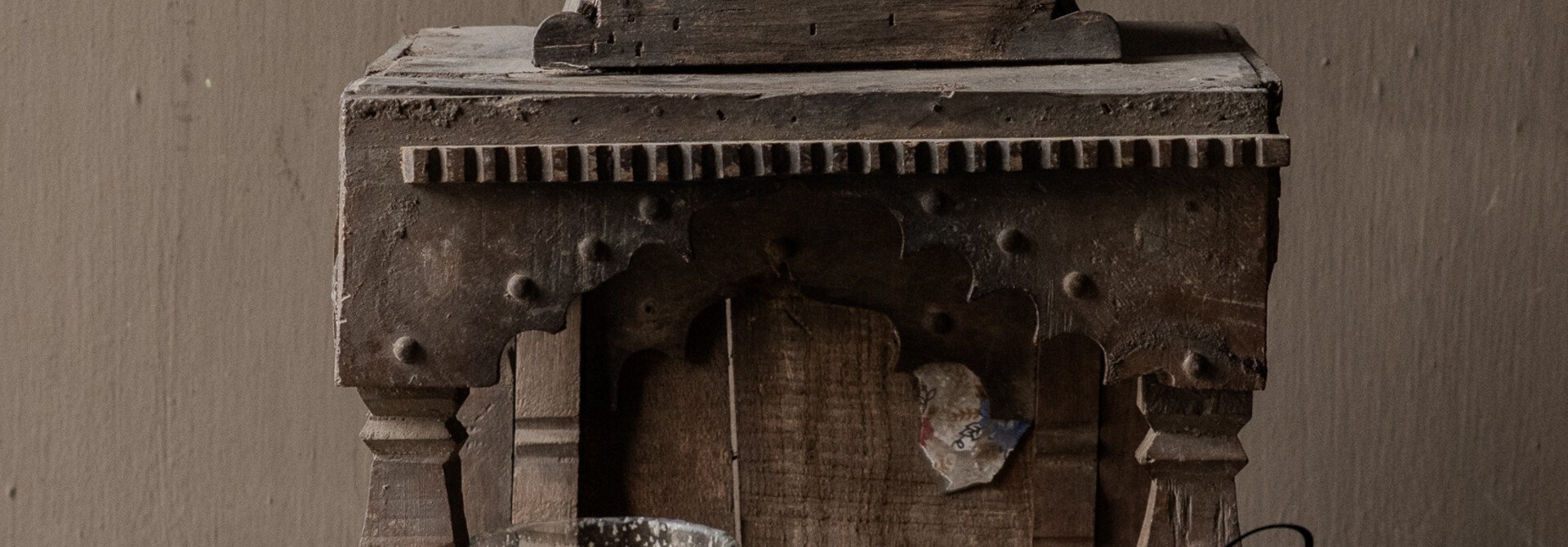 Altes indisches Tempelhaus | Holzschrein