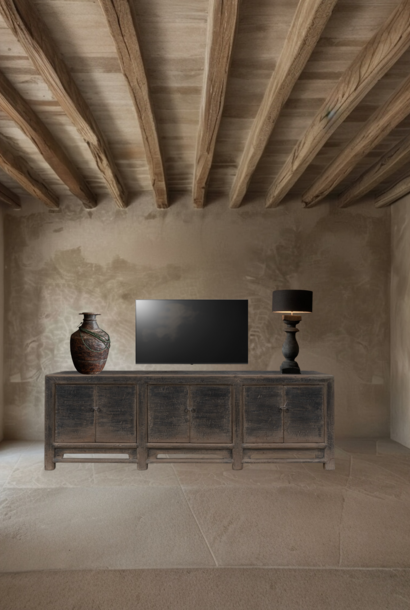 Altes, dunkles, verwittertes Holz-Sideboard im Wabi-Sabi-Stil
