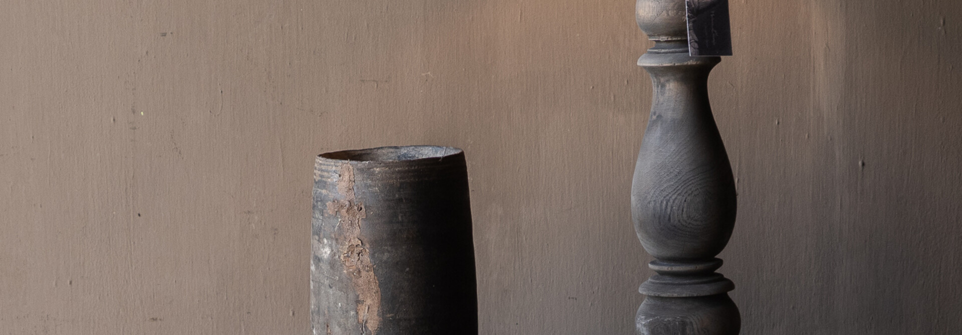 Oude houten spice box op wielen met deksel – handgesneden kruidenbox  HOFFZ