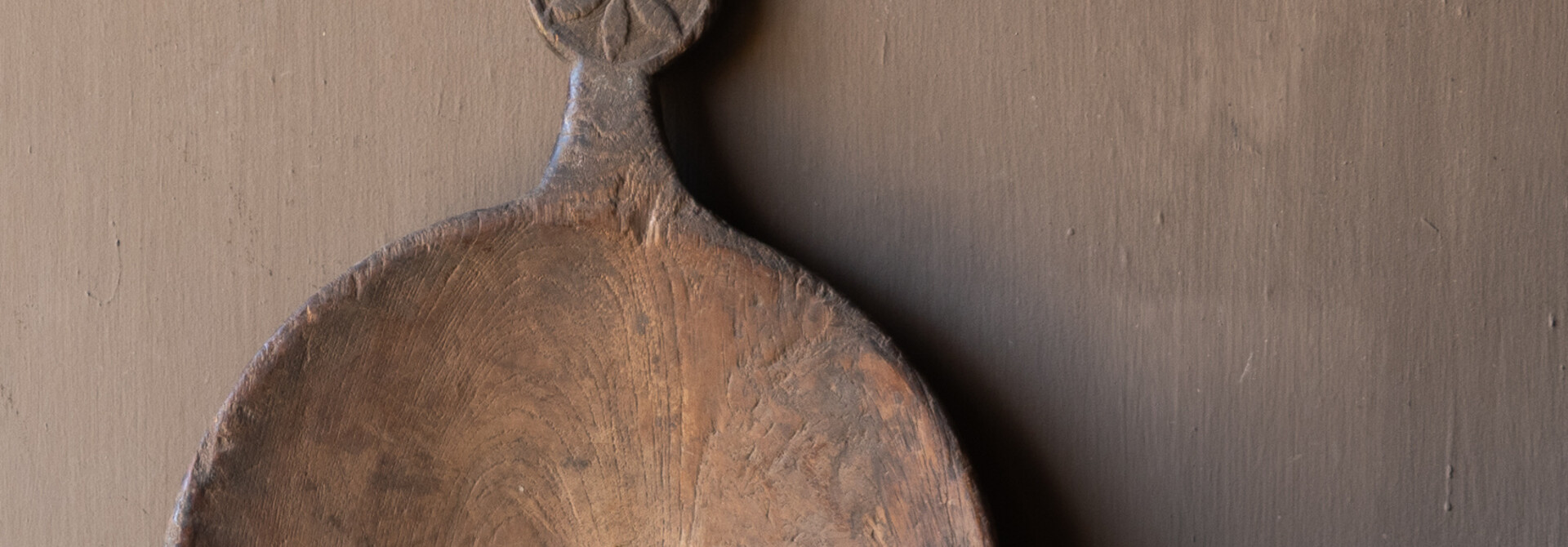 Oud Indiaas bajot tafeltje met paardjes | tempel tafeltje