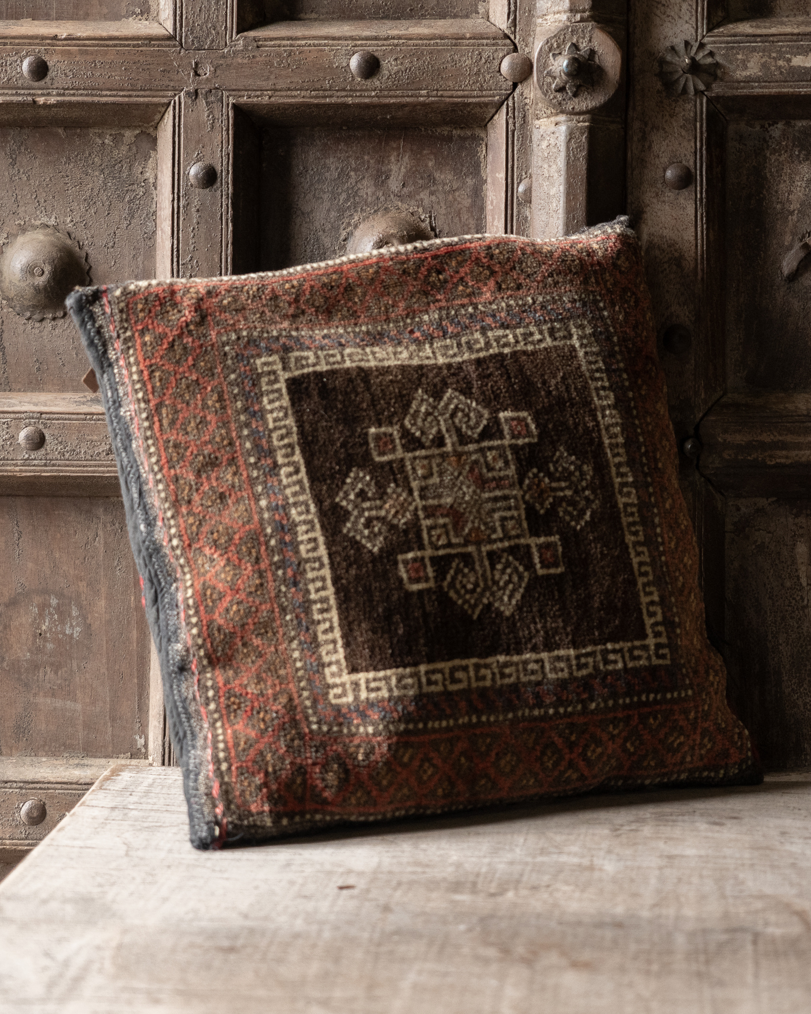 en uniek kussen met karakter en een verhaal… HOFFZ -1