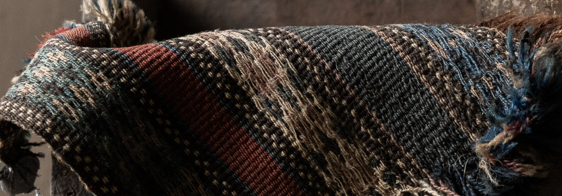 Uniek mini kleedje uit India – handgeweven – landelijk sober – 24x20 cm