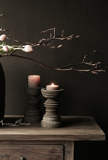 Aura Peeperkorn wooden candlestick on base – 20 cm